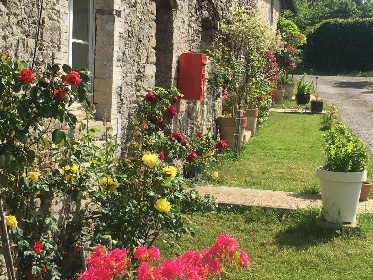 Bed and Breakfast Chez Thomas 7 Route Du Monde Ancien Saint-Georges-D'Aunay Exterior foto